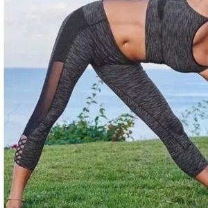Athleta Mind over mat capri leggings size small
